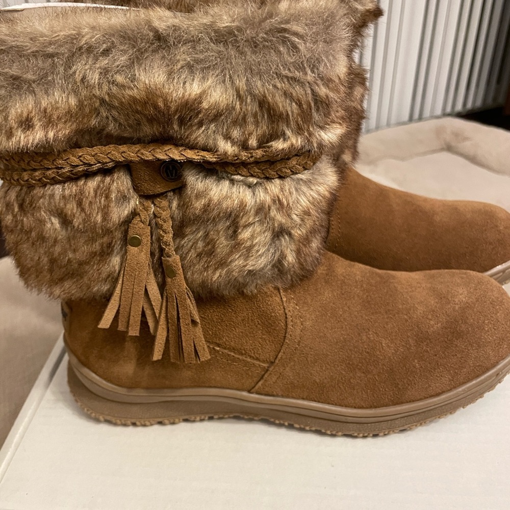 Brand New Minnetonka's Everett Boots